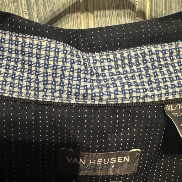 XL Van Heusen Button Down Long Sleeve Shirt - Picture 5 of 5